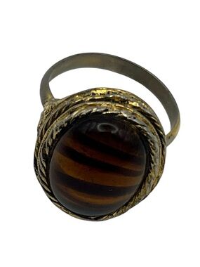 Brown striped oval cabochon gold tone ornate adjustable band ring vintage size 9